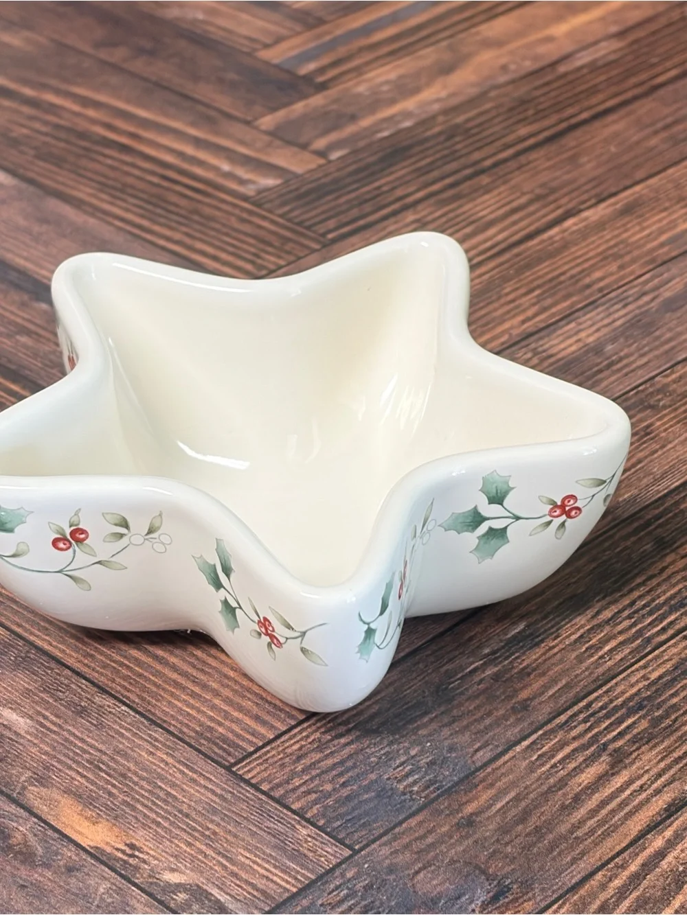 Pfaltzgraff Winterberry Star Shaped Serving Bowl Christmas Holly Dish